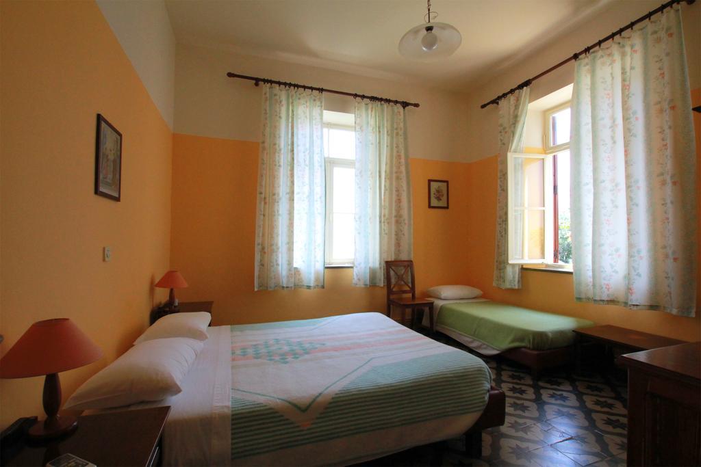 Dreibettzimmer mit Balkon